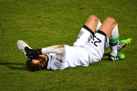 5 most common injuries in soccer and how to treat them