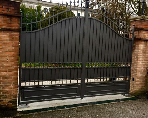 Contemporary screening , fencing & wall panels giardino moderno di paul newman landscapes moderno | homify. Carpenteria, Lattoneria, Opere in Metallo, Rimozione ...