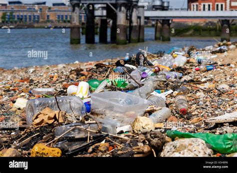 River Thames Pollution Stock Photos And River Thames Pollution Stock
