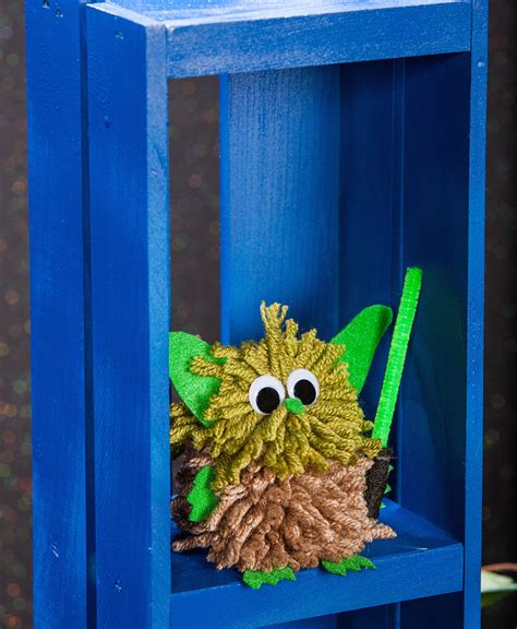 An old wooden mansion that turns on its inhab. Yoda Pom Pom | Disney Family