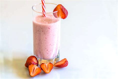 How To Make A Smoothie With Strawberries And Bananas
