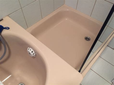 Vorhänge sind bei badewannen mit dusche eine besonders kostengünstige variante, um das wasser dort zu halten, wo es gebraucht wird. Idee für Duschabtrennung auf Badewanne? (Dusche)