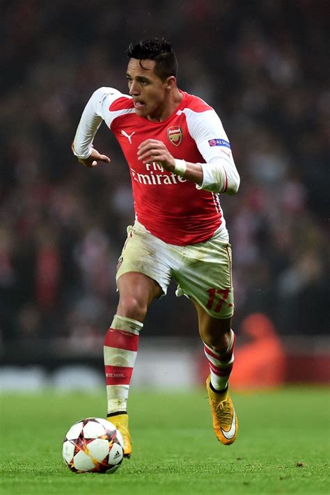 alexis sanchez of arsenal runs with the ball during the uefa champions league group d match