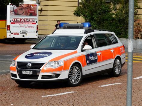 Und was es da alles zum ausmalen gibt: VW Polizeiauto des Kantons Tessin TI 200274 unterwegs in Bellinzona am ... - Fahrzeugbilder.de