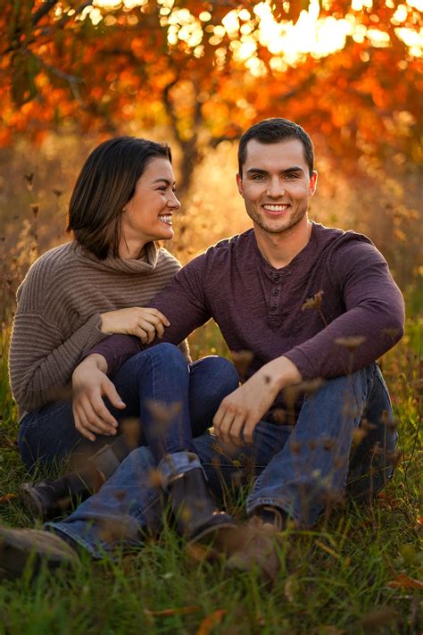 Romantic Fall Couples Shoot At The Pumpkin Patch