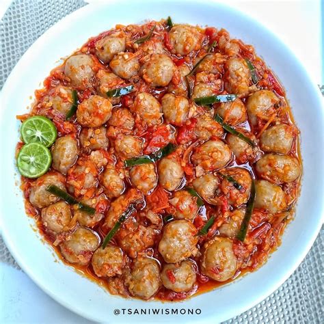 Like and share tentang vidio kita ya. OSENG MERCON BAKSO by : @tsaniwismono Bahan : 500 gram bakso sapi ukuran kecil 150 gram cabe ...