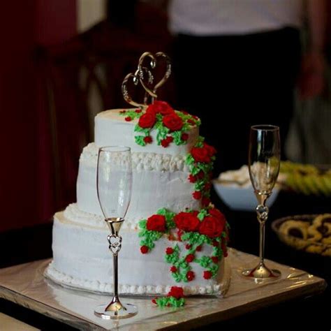 Discover a curated selection of men's clothing, footwear and lifestyle items. Heart shape wedding cake | Wedding cakes, Heart shape ...