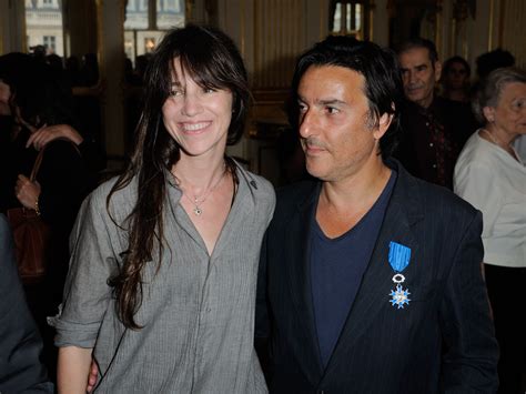 Découvrez tous les interviews vidéos de yvan attal. Charlotte Gainsbourg et Yvan Attal