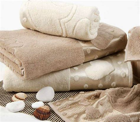 The good housekeeping institute textiles lab tested 40 towels styles for absorbency, drying the best bath towels, according to textile experts. Bath Towels | Decoration, Home Goods, Jewelry Design ...