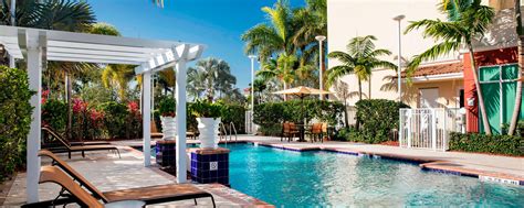 Homestead, FL Hotels with Pool | Courtyard Miami Homestead