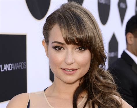 Milana Vayntrub Wallpaper Milana Vayntrub Celebrities Reading Images