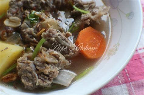 Berikut ini ada resep dan cara membuat sup iga sapi bakar yang mudah dan sederhana. Sup Tulang Lembu Buat Nana - Azie Kitchen