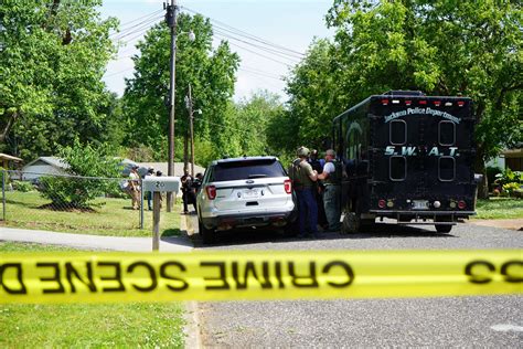 Standoff Ends With Shooting Suspect In Custody In Jackson Wbbj Tv