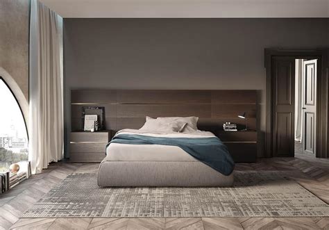 Una forma rigorosa e geometrica per questo letto matrimoniale. Testiera per letto in legno opaco, per hotel | IDFdesign