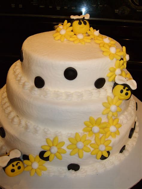 It is not too difficult, you just need a little preparation to create the perfect diaper. Deb's Stamp Pad: Bumble Bee Cake