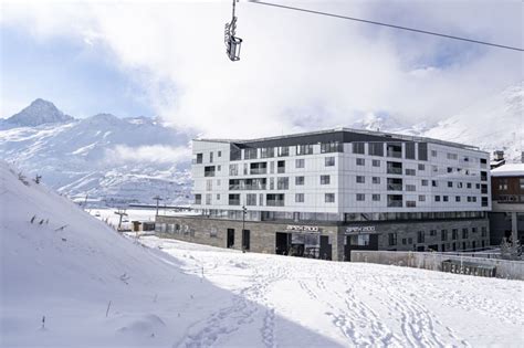 Apex 2100 Tignes Ski Resort France
