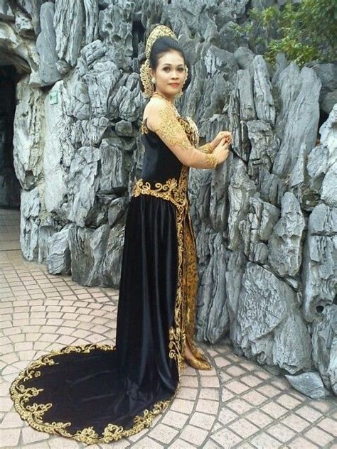 Pesona Wanita Jawa Nuril Aini Mua Mua Victorian Dresses Fashion