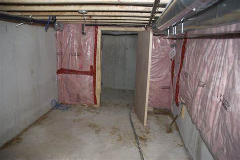 We show everything you need to know to build this basement yourself. HouSeOnaShoestring: Unfinished Basement :Decorating
