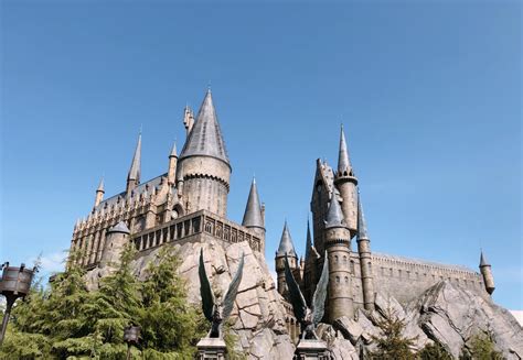 《哈利波特－鳳凰會的密令》（harry potter and the order of the phoenix）是英国作家j.k.罗琳的系列魔幻文学作品哈利·波特的第五集。英文原版2003年6月21日在英国出版。 本書故事開頭哈利波特正在德思禮家為了某些事情憂慮。 2019哈利波特的魔法世界_旅游攻略_门票_地址_游记点评,洛杉矶旅游景点推荐 - 去哪儿攻略社区