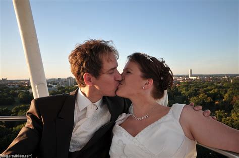 Der trend geht weg vom weißen hochzeitskleid seid einigen jahren wird aber nicht mehr so sehr darauf geachtet, ob die braut noch. Trash your Dress auf dem Nürnberger Volksfest