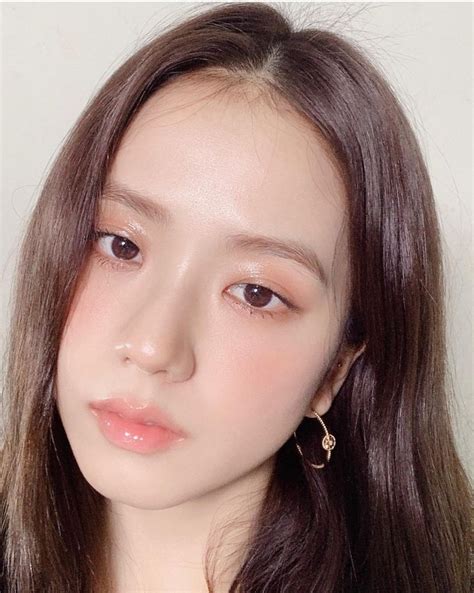 Pin By Renz On Korean Makeup In 2020 Blackpink Jisoo Black Pink