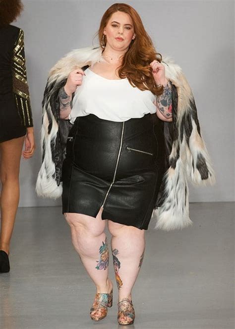 Tess Holliday Empowers Fat Folks As She Poses For Sultry Selfie