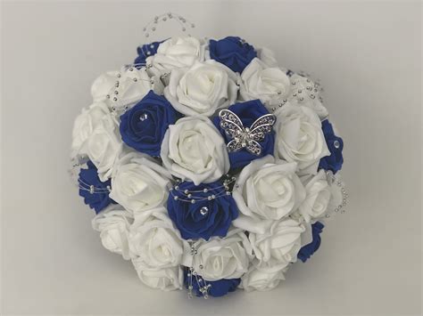 Here you'll learn how to make your own bouquet. Create Your Own Bridal Round Posy Bouquet - BEAUTIFUL BOUQUETS