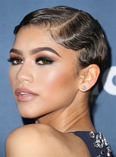 zendaya gave her mom a unicorn hair makeover and it slays in 2020 zendaya hair curly hair