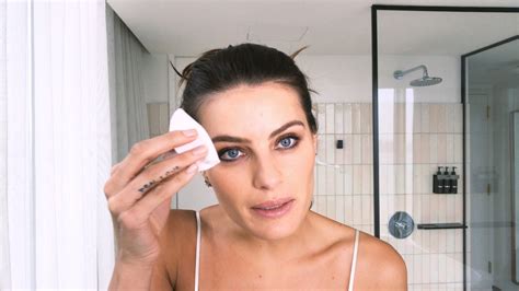 Watch Brazilian Supermodel Isabeli Fontana Take Off Her Makeup And Prep