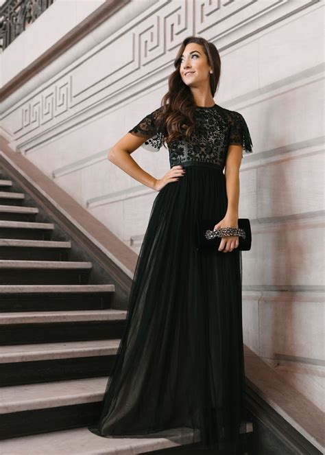 As a black tie wedding guest, you can't go wrong with a long formal gown. What to Wear to a Black Tie Wedding | Black tie wedding ...