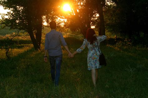 sunset-and-a-happy-couple image - Free stock photo - Public Domain ...