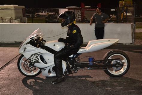 Suzuki hayabusa takes on suzuki gsxr 1000 with nitro,top speed,acceleration and drag racing of superbikes from 604 street. Hayabusas with Gsxr 1000 Tail PICS... - Page 2