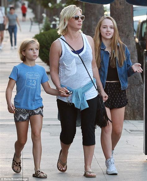 Jennie Garth And Daughters Lola And Fiona As They Enjoy Lunch Together