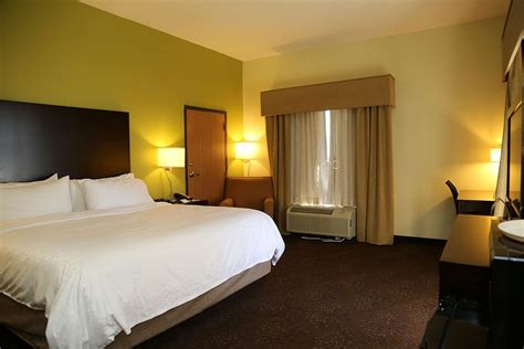 Holiday Inn Express Hotel And Suites Cleveland 92 ̶1̶2̶1̶ Updated