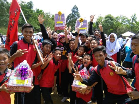 Ayuh harimau bangkit di hanoi hamidin bola sepak. SMK Taman Bunga Raya (1): KEJOHANAN SUKAN TAHUNAN KE-13 ...