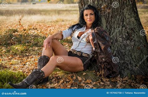 Athletic Lady At Nature Lifestyle Of Bodybuilder Woman Stock Photo Image Of Female Cute