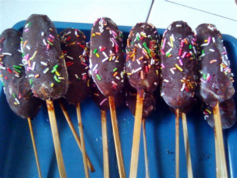 Jessica valentina 01020581721027 deby sintya rosha 01020581721030 agia marezza 01020581721032 delvi juwita 01020581721033 mirza fahri 01020581721036 kelas : Cara Pemasaran Bisnis Pisang Coklat / Strategi-Pemasaran ...