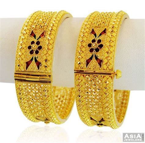 Gold is a precious and valuable metal in all over the world, usually it is used in jewelery, but it is also used in some mechanical purposes. gold kangan designs - Google Search | jewelry. com | Pinterest | Gold, Indian bridal jewelry and ...