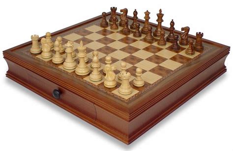 British Staunton Chess Set In Golden Rosewood And Boxwood With Walnut