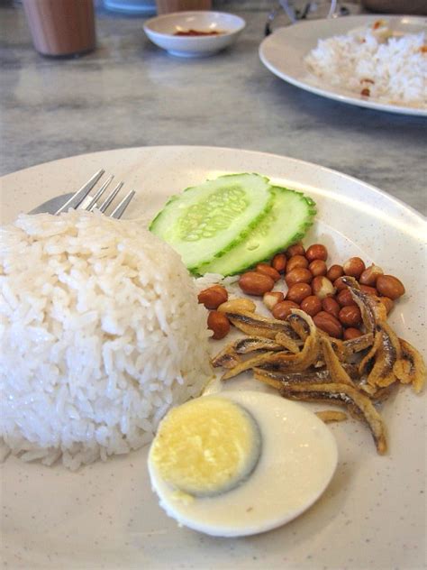 In short, almost everything we had was tasty, and that's what makes this place my favourite eatery in kuantan (better than hai peng kopitiam in kemaman too). Kuantan Trip Part 2 : Food Scene in Kuantan - Eatophilia