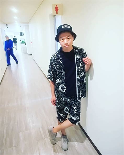 Последние твиты от ケイン・ヤリスギ「♂」 (@kein_yarisugi). アキナ 山名 on Instagram: "劇場合間。 秋山さん打ち合わせ ...