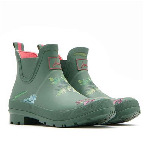 Enjoyed our guide for the best men's gardening shoes? 10 Best Garden Shoes & Boots in 2018 - Waterproof ...