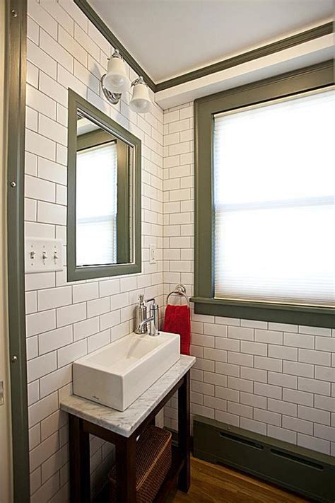 A great way to keep a small bathroom tiddy is by using a few baskets and trays to organize supplies and toiletries. 7 Great Ideas for Tiny Bathrooms