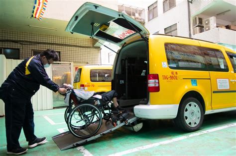 齊兩針 澳門電子消費券昨起使用 逾55萬居民完成登記 世衞宣布：科興疫苗列緊急使用清單 何栢良籲谷針落刀精準 部署宣傳接種誘因 廣東爆疫 專家籲. 「以高標準執行長照機構防疫措施、避免群聚感染產生」鄭文燦視察長期照顧中心 - 台灣風傳媒影音新聞網
