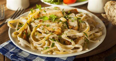 What To Serve With Fettuccine Alfredo 10 Perfect Sides Insanely Good
