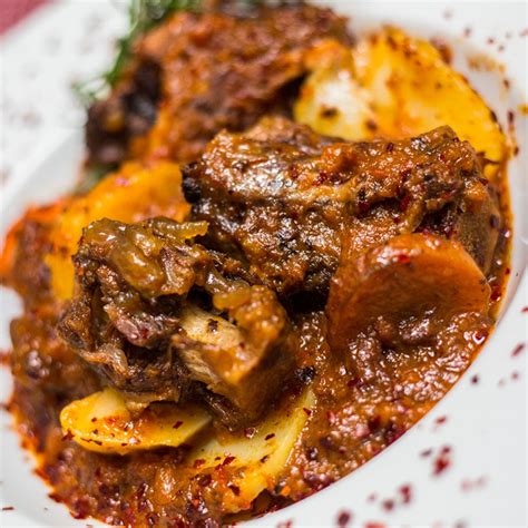 2 litros de vino tinto. Receta de Rabo de Toro estofado | Lo Nuestro: especialidad ...