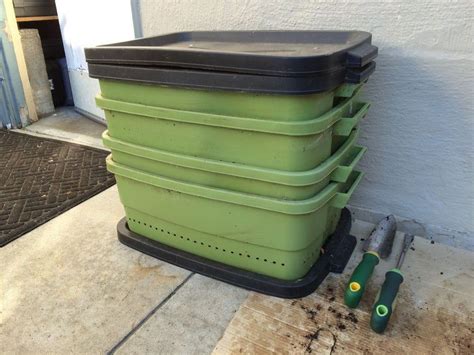 It comes with a worm tea collector tray and spigot to easily drain. Make | Worm composting, Worm composting bin, Compost bin diy