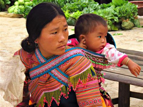 Flower Hmong mother and baby | Vietnam. Colorful Bac Ha mark… | Flickr