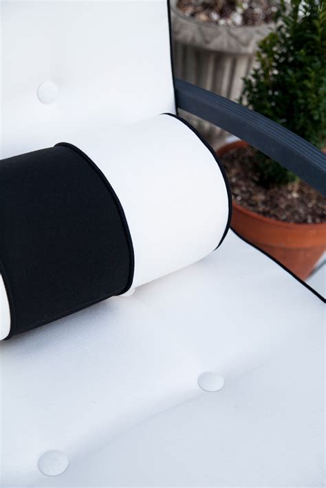 Find the perfect outdoor cushions and cushion covers at spotlight. Outdoor Cushions with Custom Details - The Makerista