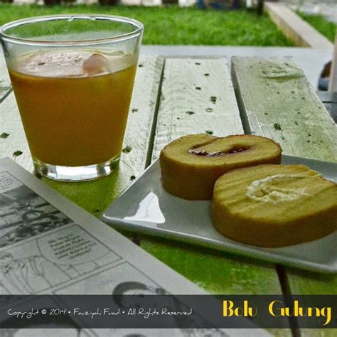 Setelah itu, gulung dengan kertas baking, diamkan selama lima menit. from my little kitchen: Bolu Gulung Ala Meranti